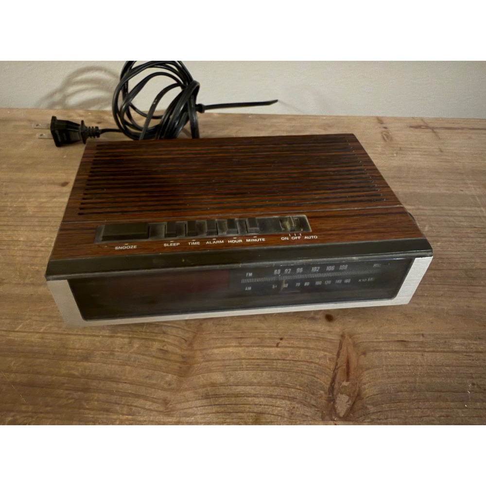 Vintage Lloyd's J202B AM FM Electronic Clock Radio Wood Grain‎ Retro Alarm Clock